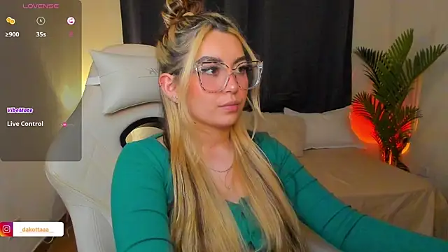 dakottaa_'s Live XXX Chat