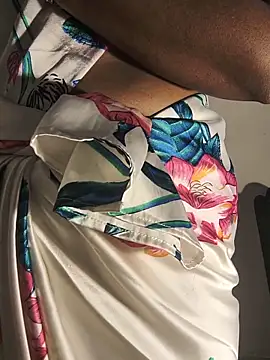 DIRTYSECRET_QUEEN_07: απευθείας συνομιλία ΧΧΧ