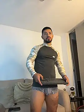 Ezzio_Scolaro 라이브 XXX 채팅