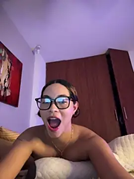 AkiraY10's Live XXX Chat