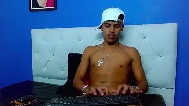 XXX chat uživo modela Angel_foxc13