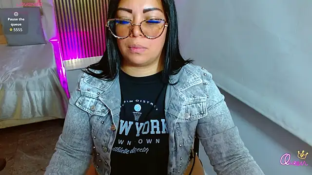 צ'אט XXX בשידור חי של martinna_tay
