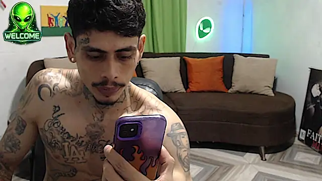 Chatroom XXX en direct de alpha_zom