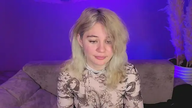 ElizabethRedWings Chat XXX in diretta