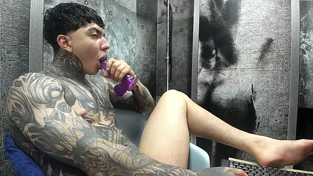 Gury_tattoo Chat XXX in diretta