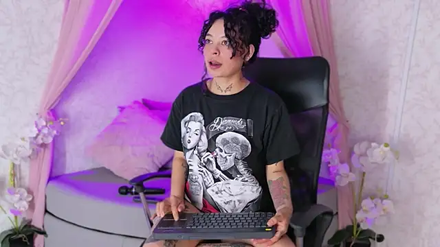 KatherineGomez's Live XXX Chat