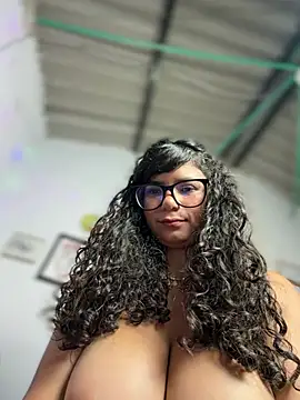 Simone_Miller 即時 XXX 聊天