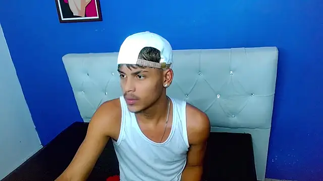 Angel_foxc13 élő XXX-chatje