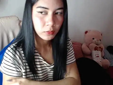 TransPetite1 Adlı Modelin Canlı XXX Sohbeti