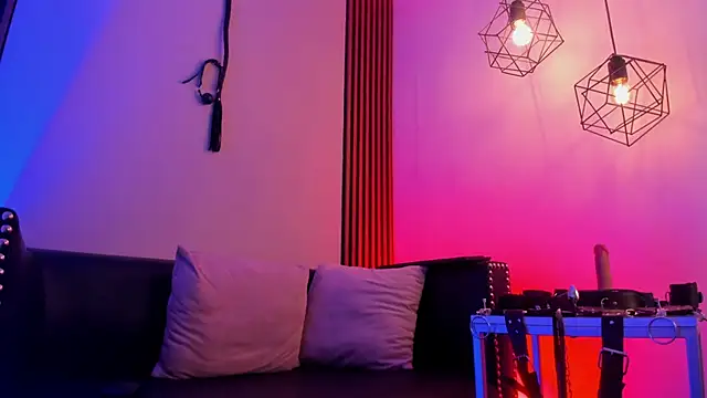 Maximoking26 Adlı Modelin Canlı XXX Sohbeti