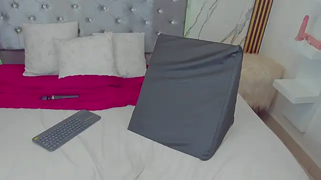 vanessa_saquirt élő XXX-chatje