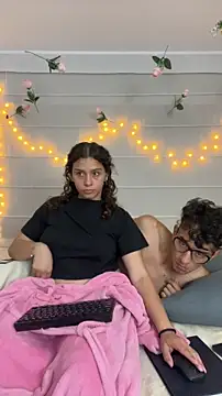 Sarabubbie Adlı Modelin Canlı XXX Sohbeti