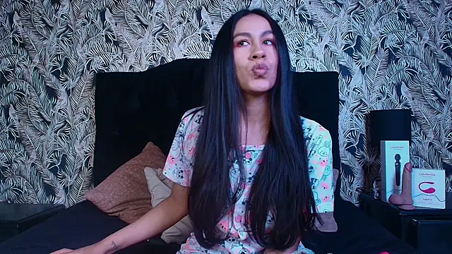 Czat XXX na żywo – EmiGomez_