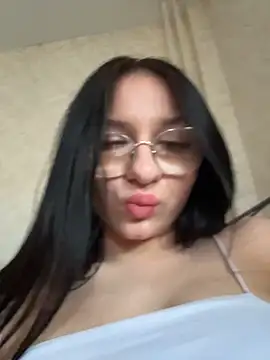 Chatroom XXX en direct de KameliaMur