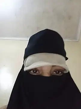 sexy__mona Adlı Modelin Canlı XXX Sohbeti