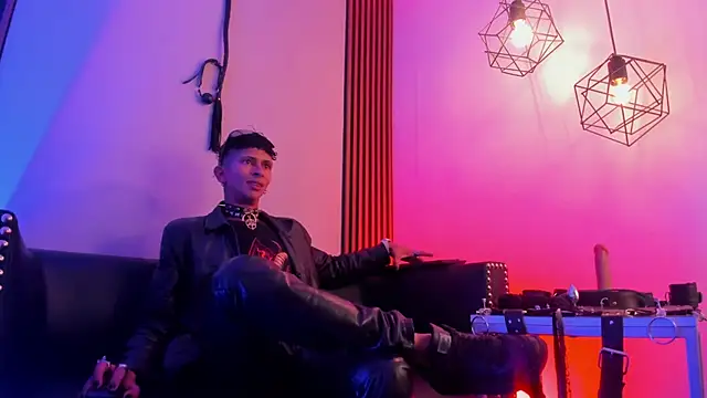 Maximoking26's Live XXX Chat