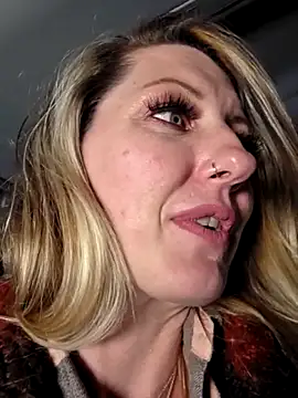 Chat XXX ao vivo de SheIsSomething