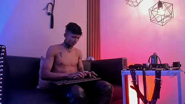 Maximoking26 élő XXX-chatje