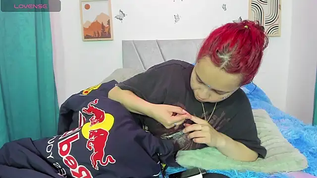 Megam_white élő XXX-chatje