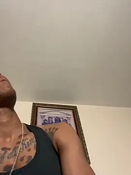 PHAT_FTM_KLIT87: διαδικτυακό σόου στην κάμερα
