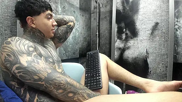 צ'אט XXX בשידור חי של Gury_tattoo