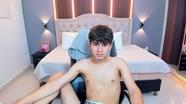 Tommy18__'s Live XXX Chat