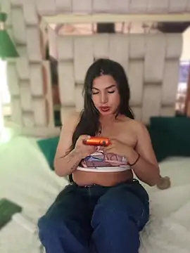 MeelFox Adlı Modelin Canlı XXX Sohbeti