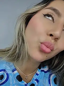 CelesteBlaze_ Adlı Modelin Canlı XXX Sohbeti