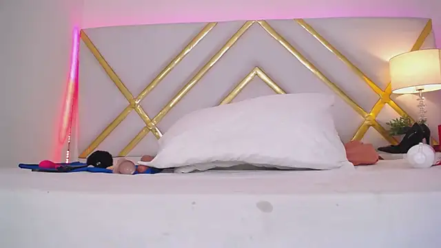 XXX chat uživo modela laila_stilwiills