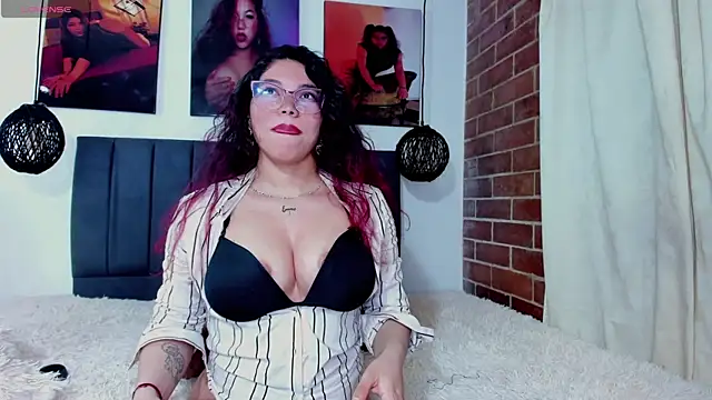 kyliejenner_hot's Live XXX Chat