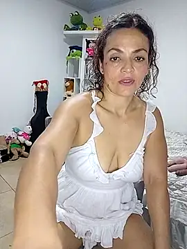 bella-diaz's Live XXX Chat