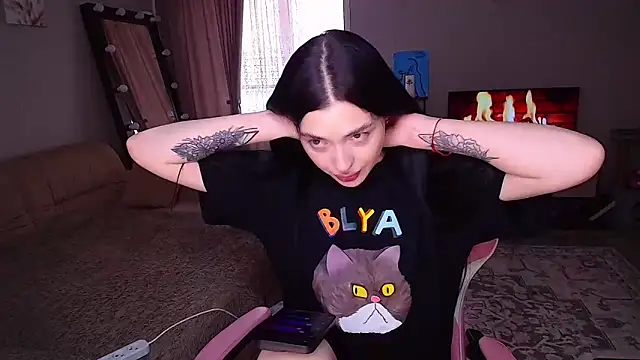 yoursLina élő XXX-chatje
