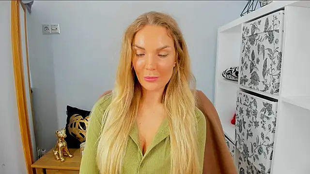 AulloraHoney's Live XXX Chat