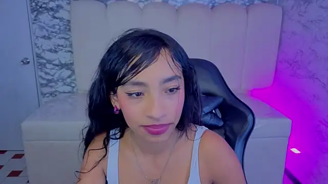 Adarasuri_v's Live XXX Chat