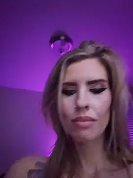 ellieconradxo Adlı Modelin Canlı XXX Sohbeti