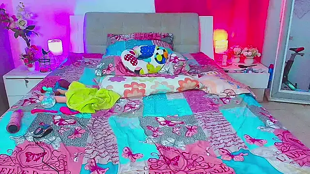 Kendralove31xxx Adlı Modelin Canlı XXX Sohbeti