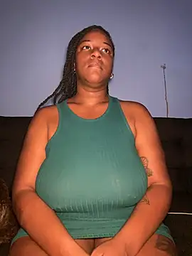 GirthGoddessCoco 即時 XXX 聊天