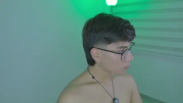 Santiago818_'s Live XXX Chat