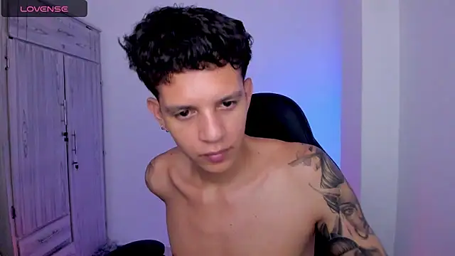 tylernova's Live XXX Chat