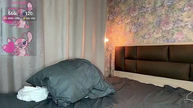 Chatroom XXX en direct de LoraDavi