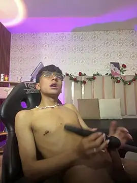 osamu_tay Show in webcam