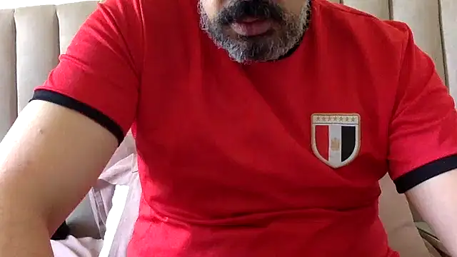 Chatroom XXX en direct de CaiBull
