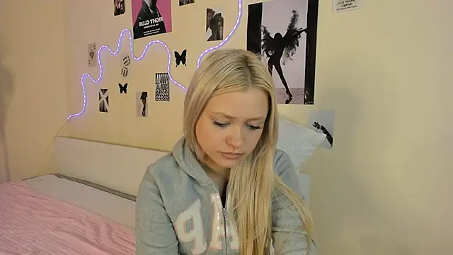 MidnightPoise's Live XXX Chat