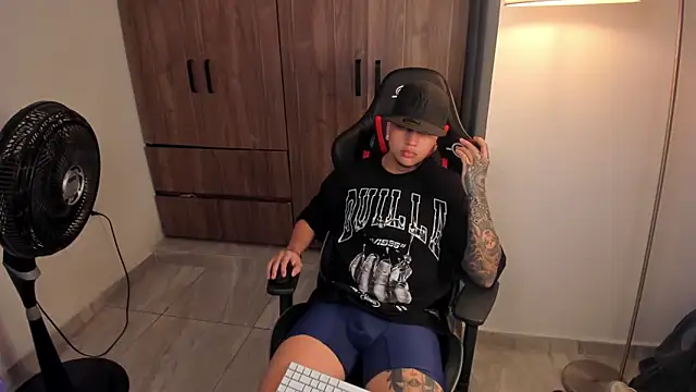 Jake_simons Adlı Modelin Canlı XXX Sohbeti