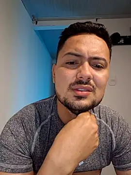 ORTIZ96hot Chat XXX live