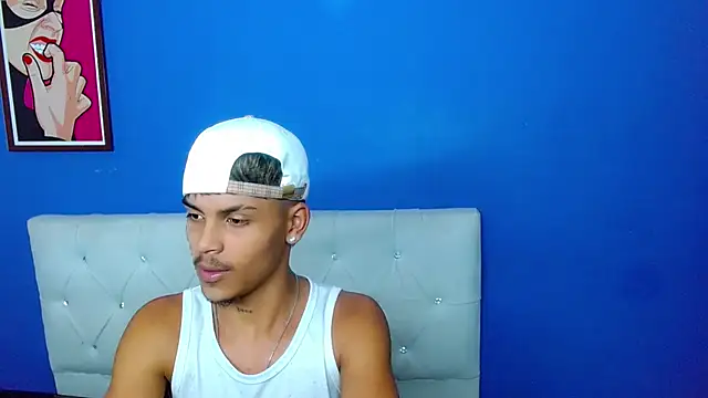 Angel_foxc13 élő XXX-chatje