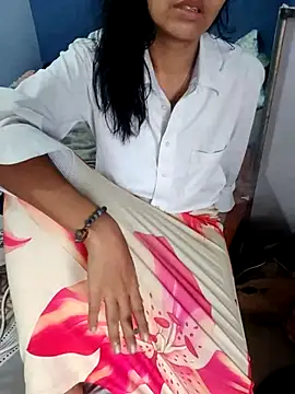 Koziekylie Adlı Modelin Canlı XXX Sohbeti