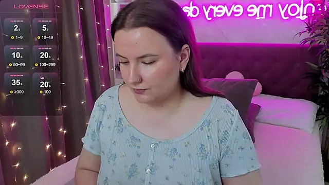 FeralPeach's Live XXX Chat