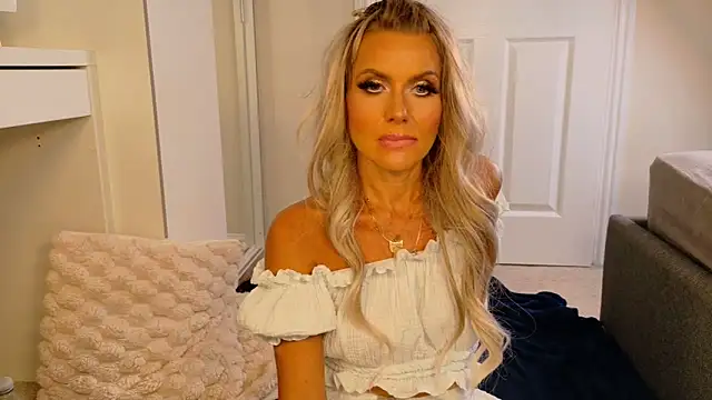 Tinkerbell822's Live XXX Chat