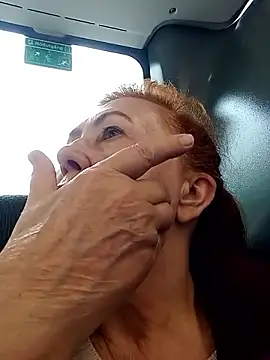 Hottie-Mom Webcamshow
